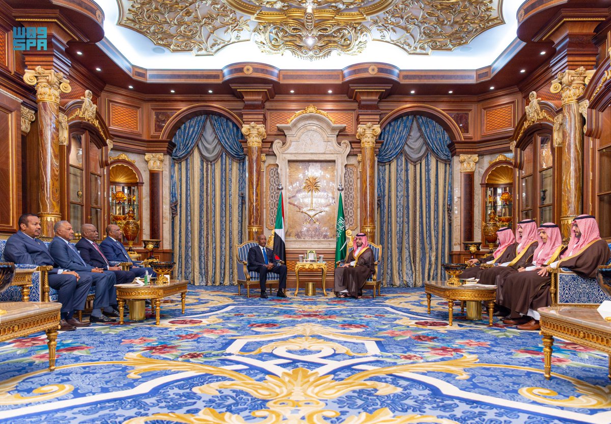 arabnews's tweet image. #PHOTOS: #SaudiArabia's Crown Prince Mohammed bin Salman and #Sudan's Sovereignty Council President Abdel Fattah Al-Burhan meet in #Jeddah