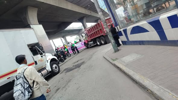 CorresponsalsMX's tweet image. 🚨 #AlertaVial  #Caos en #Edomex 
Con Colapso total arranca la circulación en la autopista #Toluca-#Naucalpan en ambas direcciones
#evitalazona, manifestantes en el punto.
📷RedesSociales