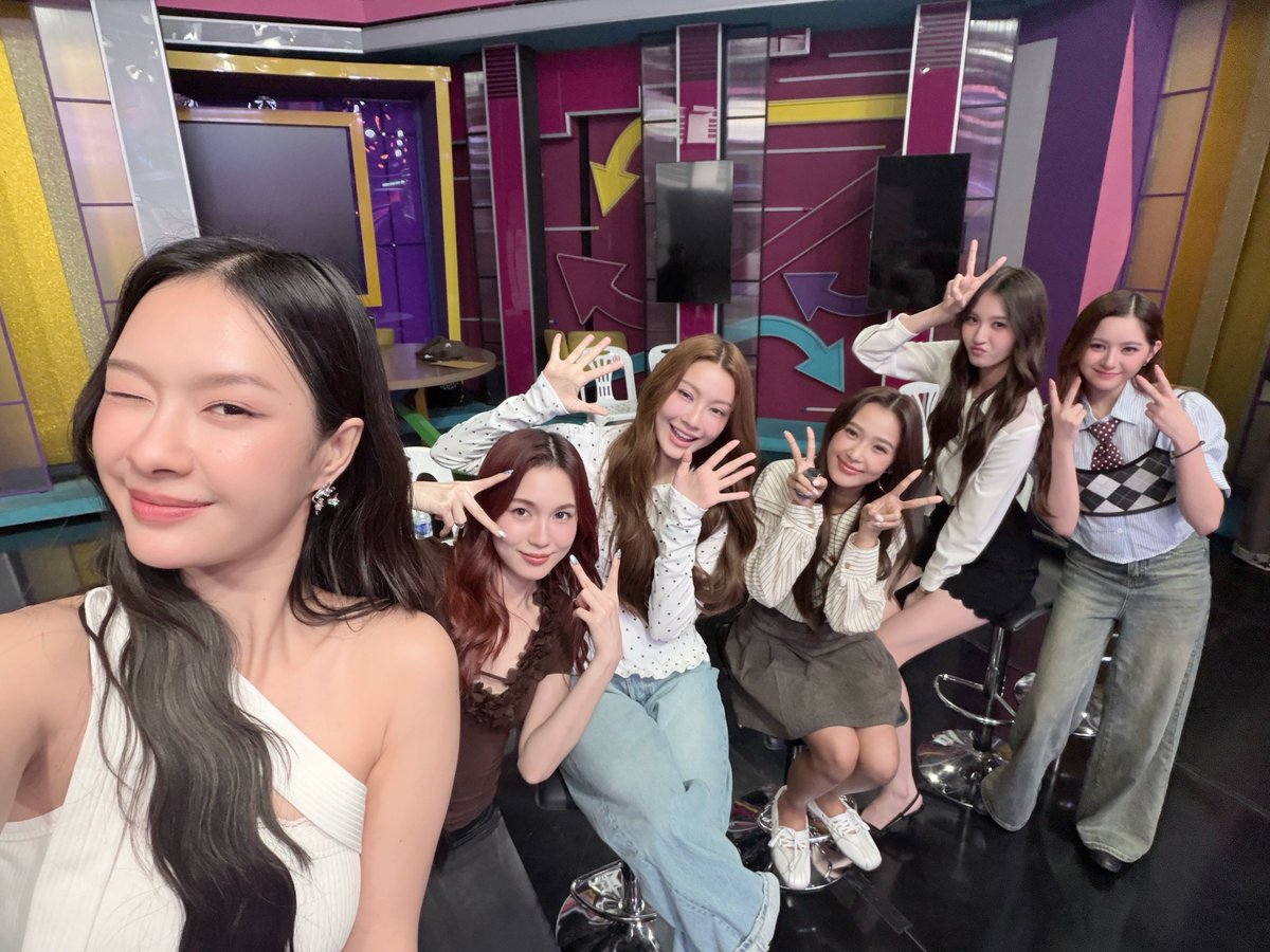 วันนี้ขอบคุณที่มาให้กำลังใจตลอดทั้งวันเลยนะคะ ฝากซีรีส์ของพวกเราใน #GirlRulesSeriesEP6 ด้วยน้าาา สามารถดูย้อนหลังได้แล้วตอนนี้ทาง iQIYI เลยคับ! 😘

<a href="/NamtanTipnaree/">Namtan.Tipnaree</a> <a href="/filmracha/">ฟิล์มรชา99🎞️</a> <a href="/panlyyy/">Milk (มิ้ลค์)</a> <a href="/loverrukk/">เลิฟรัก</a> <a href="/view_benyapa/">วว</a> <a href="/mimrtd/">มิ้ม รัตนวดี</a>