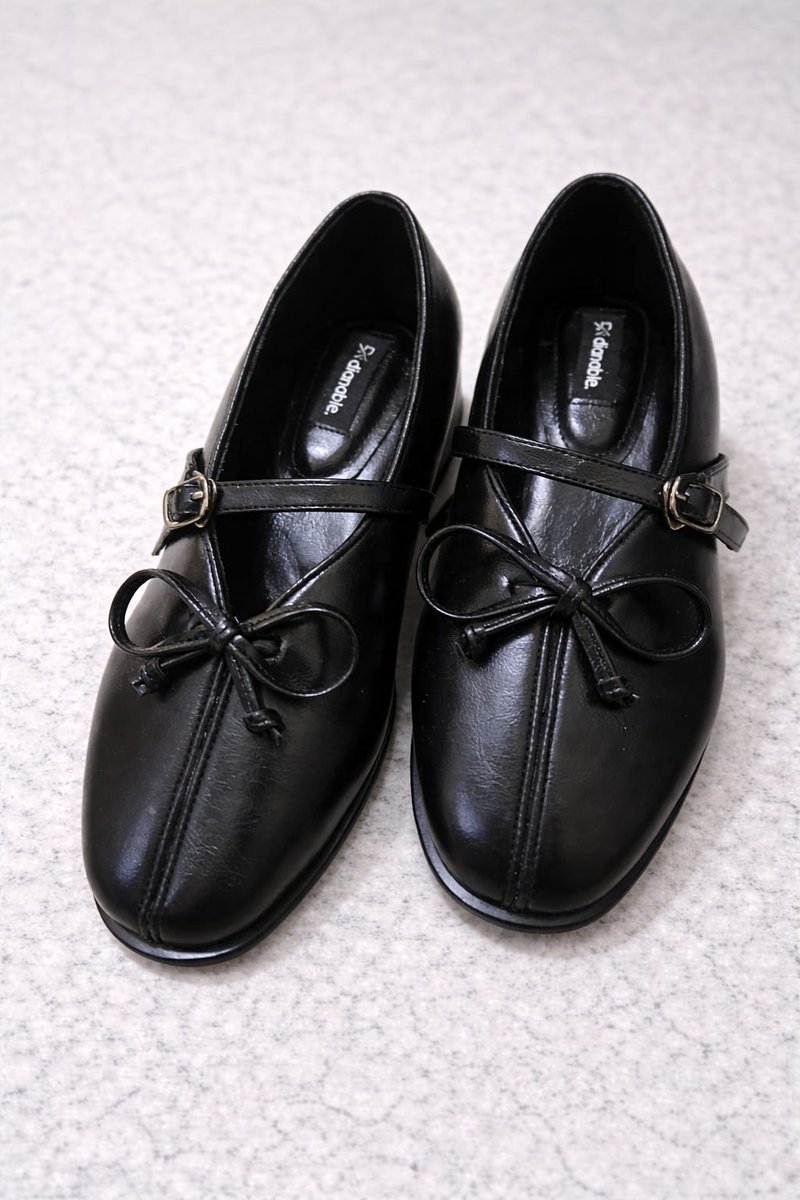 ilovyy_'s tweet photo. wts sepatu Dianable size 37 ini. Kondisi 100% masih baru gress, wangi toko. Modelnya formal tapi tetep chic bgt.
​💸 215k aja (Jual rugi, harga beli 250k)
📍 Bisa transaksi via oren (link di bio)
#zonauangㅤ
#zonajajan https://t.co/W8ma0BuWbE