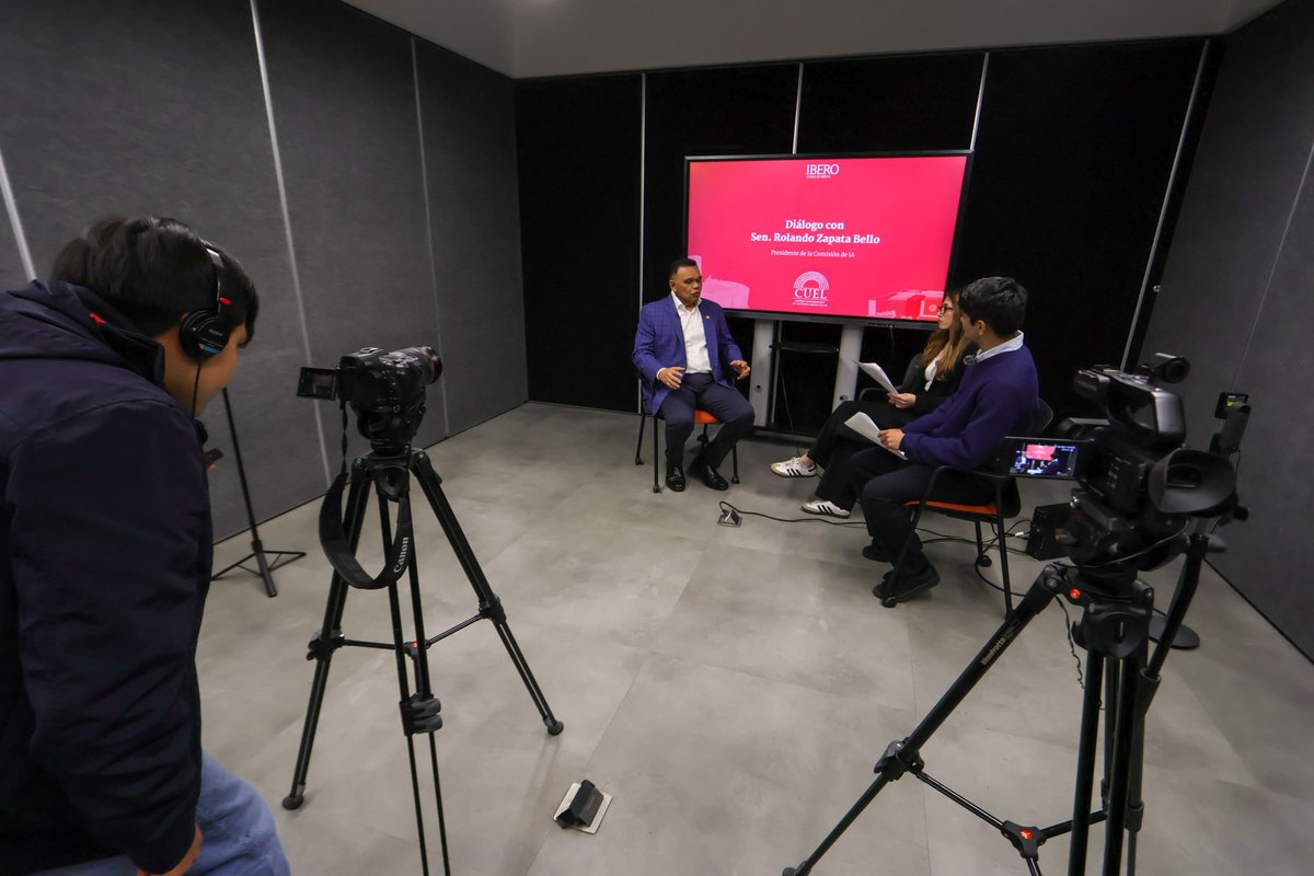Me entrevistaron estudiantes del Centro Universitario de Estudios Legislativos (CUEL) de la Universidad Iberoamericana (<a href="/IBERO_mx/">IBERO CDMX</a>). 📚

Conversamos sobre la iniciativa de Ley General de Inteligencia Artificial que presentaremos este miércoles 22 las y los integrantes de la
