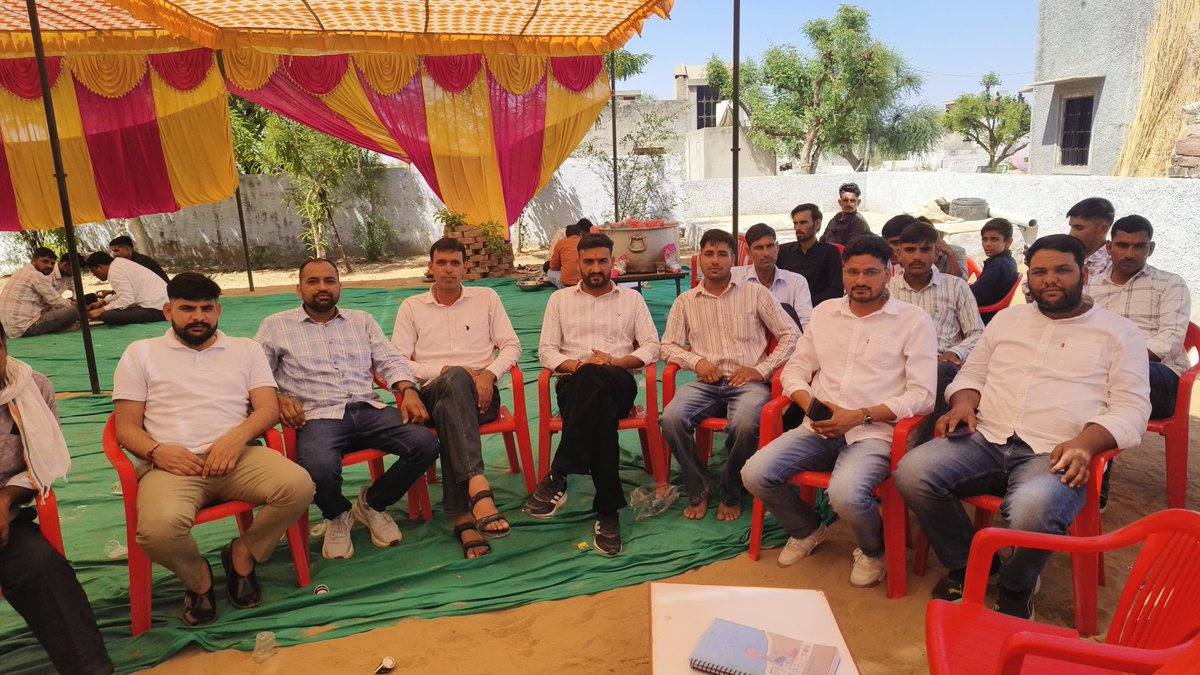 tipuu2525's tweet photo. पारिवारिक कार्यक्रम में 
भाई भैरा राम जी और साथी 
❤️🎉🥳
@JATbera1 
@JATraku1 https://t.co/OV3SEyp4gJ