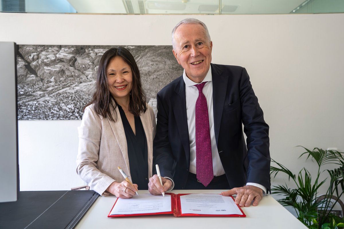 EURAC's tweet image. Big news! 🎉 @UNUEHS and Eurac Research renew GLOMOS for 2027–2036. A fresh boost for sustainable development, disaster #risk reduction &amp;amp; #climate adaptation, especially in the Global South. 

We're expanding hubs in Bonn &amp;amp; Bolzano, and a new Himalayan hub is on the horizon, too!