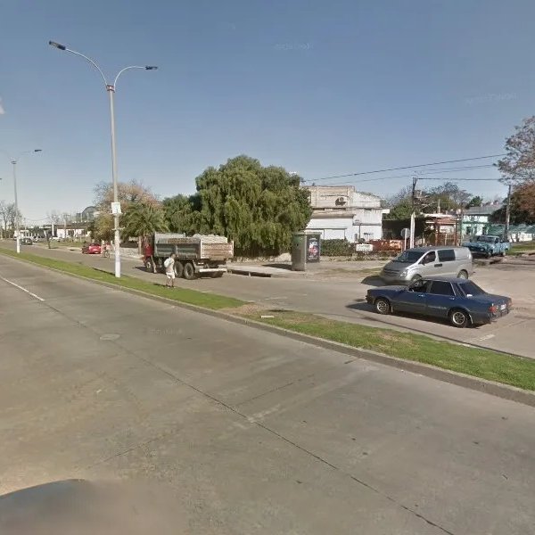 DELIVERY HACÍA WILLY, ATROPELLÓ A UNA MUJER Y LA MATÓ EN SAYAGO

Una mujer de 70 años murió este lunes en Sayago tras ser atropellada por un delivery que, según cámaras de seguridad, circulaba haciendo willy. La víctima había salido a tirar la basura y el conductor se fugó.