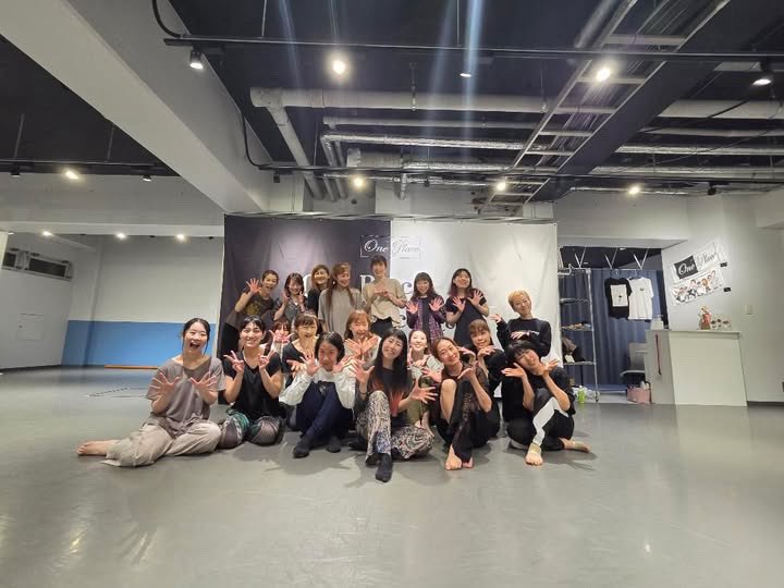chiboo0509's tweet photo. 日曜日はのりこ参加WSを受けて、なっちゃんリハをして、夜はのりこさんリハ。

ダンス三昧な最近で幸せです。
生き急ぐなとよく言われます笑 https://t.co/CnFzohIOMA