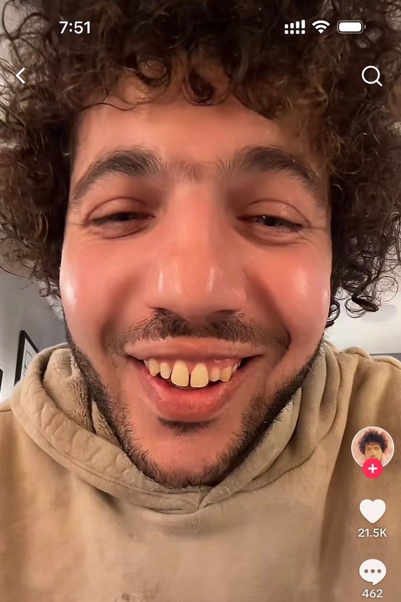 JoshHariss's tweet image. Benny Blanco’s not the prince he acts like—dude’s high on weed, mocks folks, animals, even food! Definitely not hubby goals. Girl, you deserve better than this clown. #PR #boyfriend #Gay #Selena #relationships #Gomez