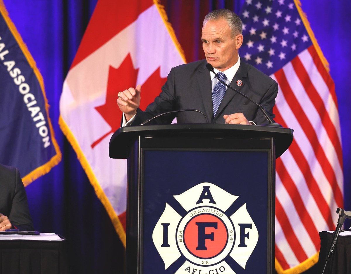 IAFFCanada's tweet photo. Ce matin, @IAFFGSTLima a demandé aux délégués #IAFFCDNLeg de sensibiliser les nouveaux membres aux progrès que l' #AIP a obtenus pour leur profession.
« Ne manquez jamais cette occasion de partager vos connaissances. Faites-leur savoir que votre syndicat a œuvré en ce sens. » https://t.co/MJoA18tqfb