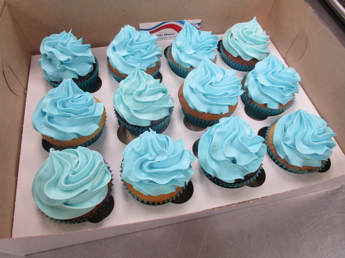 thecupcakedoc's tweet image. Monday flavors: Mudslide, Banana Cream, Banana Split, Boston Cream Pie, Turtle Sundae, Chocolate Mint, Amaretto, Chocolate-Strawberry, Strawberry Shortcake, Strawberry Margarita, Peanut Butter Chocolate, Cookies&amp;amp;Cream, German Choc, Chocolate, Peak, Red Velvet, &amp;amp;Vanilla #cupcakes!