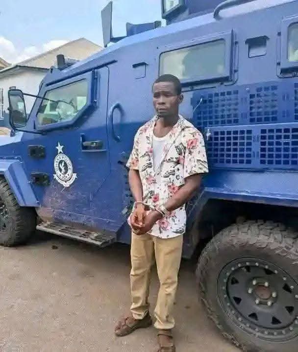 michombero's tweet image. #Ghana 🇬🇭 : Ebenezer Frimpong arrêté pour le vol présumé d’un blindé de la police

Ebenezer Frimpong a été arrêté pour le vol présumé d’un véhicule blindé appartenant à la police, selon plusieurs médias locaux concordants.

D’après les informations disponibles, le suspect, âgé de