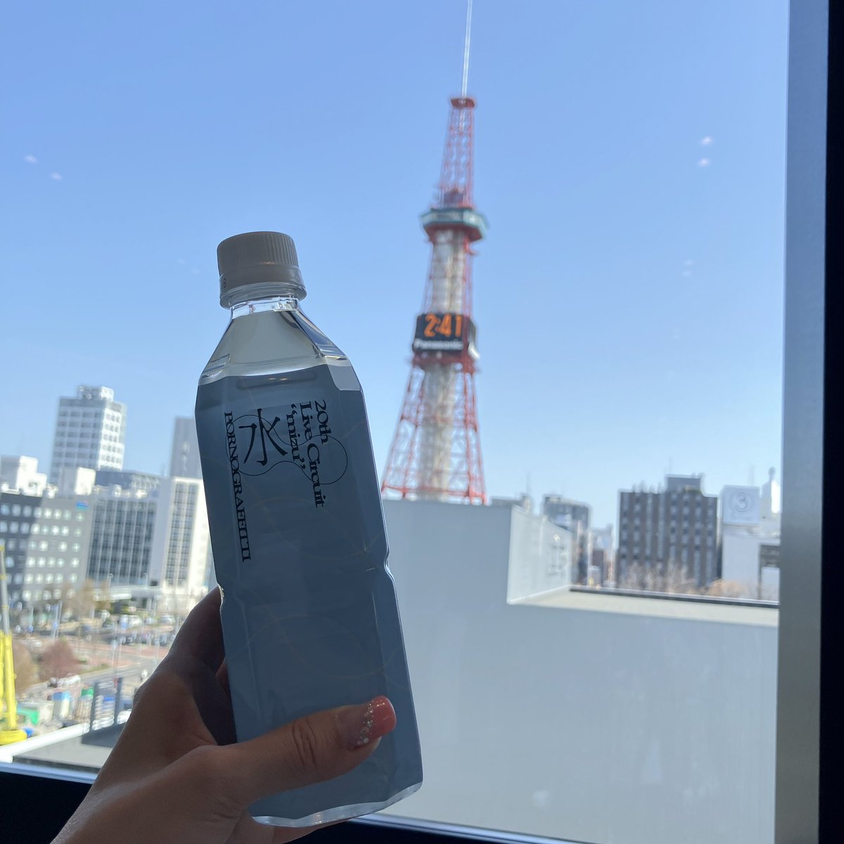 saori4239_pg's tweet photo. #ポルノグラフィティ #花水果実
#札幌初日
目が良くないのでライヴでは眼鏡をかけているのですが､ここのところお二人がすっごくカッコ良く見える｡いや本当にカッコ良いんですが｡
昭仁さんは池田匡志くん､晴一さんはFANTASTICSの瀬口黎弥くんにそっくり｡
明日は一桁列なので近くで確認してきます！ https://t.co/7a4cnwITeI