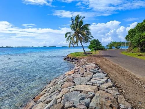 BaSnorkel's tweet image. Bora Bora has a 20 mile (31 km) long road that circles this beautiful #island . A drive around #BoraBora provides fantastic #views and a good #experience . backpackandsnorkel.com/Bora-Bora/#dri…