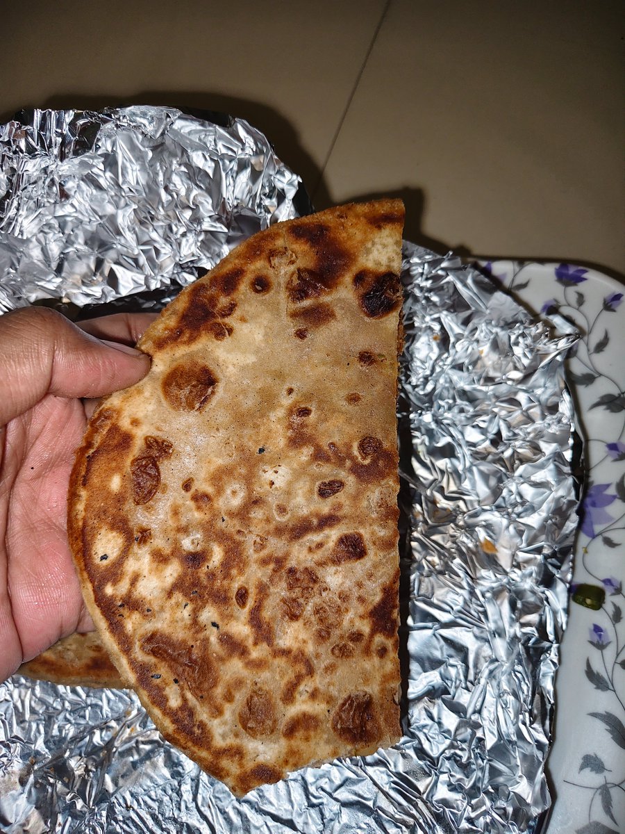 lo_omkar's tweet photo. @zomatocare my order had very less paneer and aloo in Aloo and paneer paratha.Zomato chatbot closed my complaint without proper solution.I need full refund for the order or else file complaint in consumer forum. https://t.co/ZXvUbC7Iss