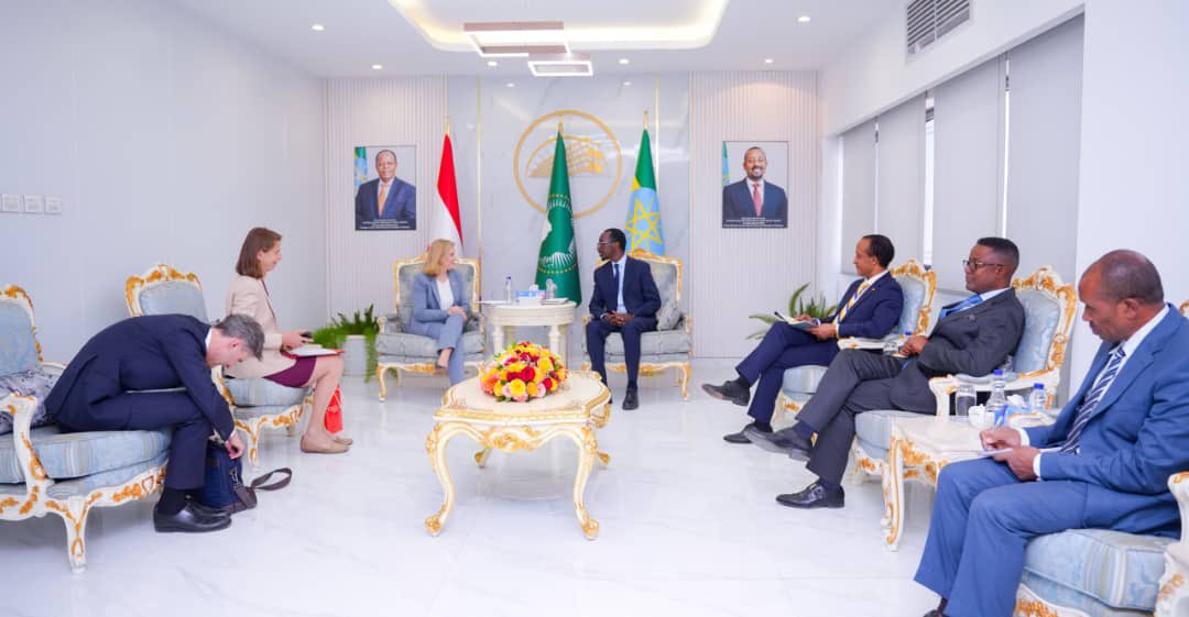 MFAEthiopia's tweet image. Minister of Foreign Affairs, Gedion Timothewos, held discussions at his office today with the Austrian Minister for European and International Affairs, Beate Meinl-Reisinger. 

During the meeting, both Ministers reaffirmed their commitment to strengthening bilateral ties,