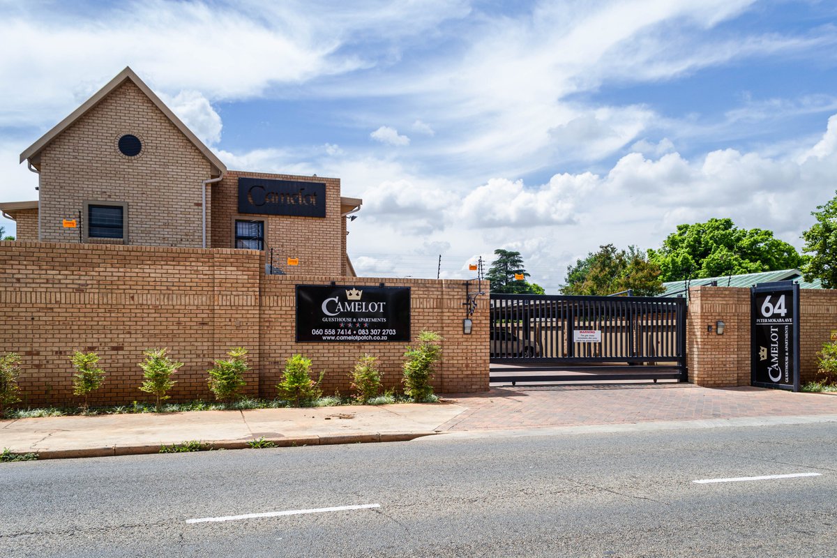 Perfect for Parents Visiting Students

Camelot Guesthouse &amp; Apartments offers comfortable, spacious accommodation for parents visiting their children studying in Potchefstroom. Stay nearby while enjoying your own private space.

For more information visit camelotpotch.co.za.