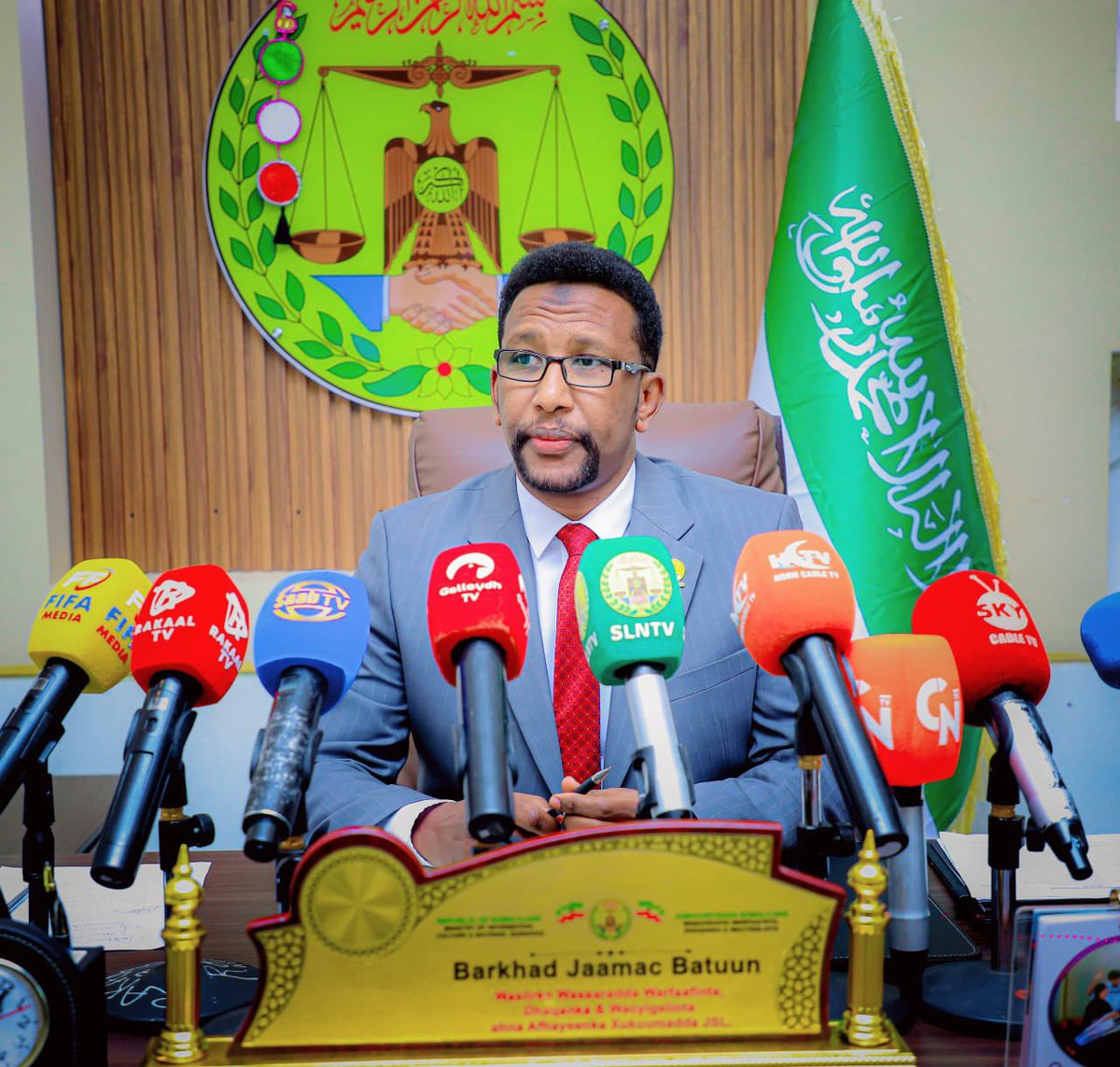 35 Sanno shacabkayaga iyo xukuumadihii talada dalka kala dambeeyey waxay mid ka ahaayeen madaxbannaanida Jamhuuriyadda Somaliland, mana aha mid ay wax ka beddelayso beenta ay xukuumadda Muqdisho warbaahinta ku qorayso!

Dunidu way garwaaqsatay geeddi-socodkayaga dawladnimo,