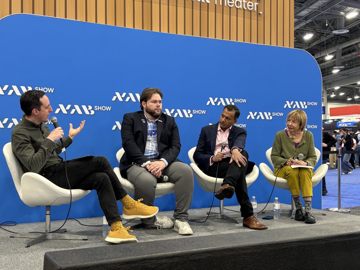 vizrt's tweet photo. Day 1 at DPP 🎬

Rohit Nagarajan with Zoom + Virtual Events Group on AI, video conferencing, and live production convergence. 

More to come on day 2 at Booth #N2161 💪 https://t.co/Eq0BJTpEna