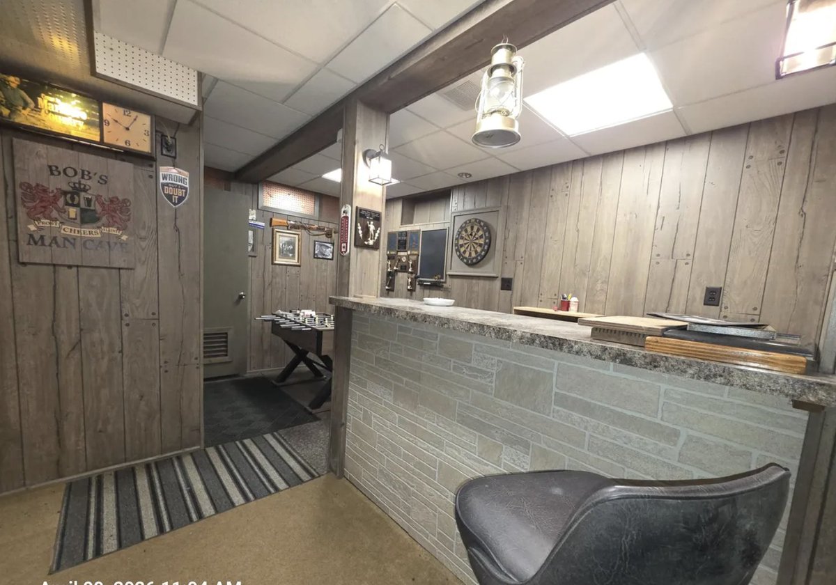 oldhouses100k's tweet image. $59K. This c.1920 #Nebraska home offers an eat-in kitchen, formal dining room, unpainted woodwork, and #mancave finished basement.  oldhousesunder50k.com/eat-in-kitchen…