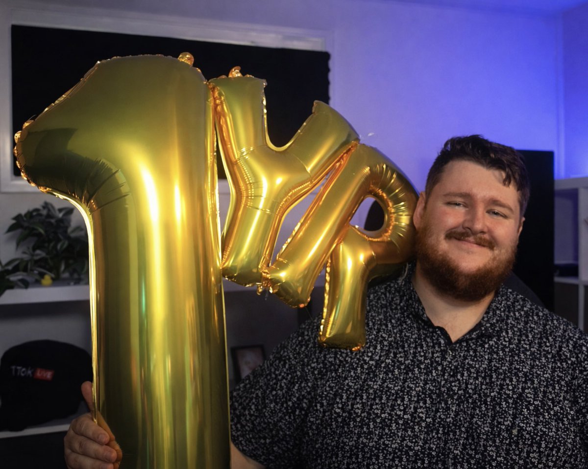 moistcactus_'s tweet photo. My first year around the sun as a @Twitch_ANZ Partner is done 🥹 The community has grown so much in the last 12 months, and I couldn’t be more grateful for those who helped smash some huge goals along the way. https://t.co/8pN9q4rfvz