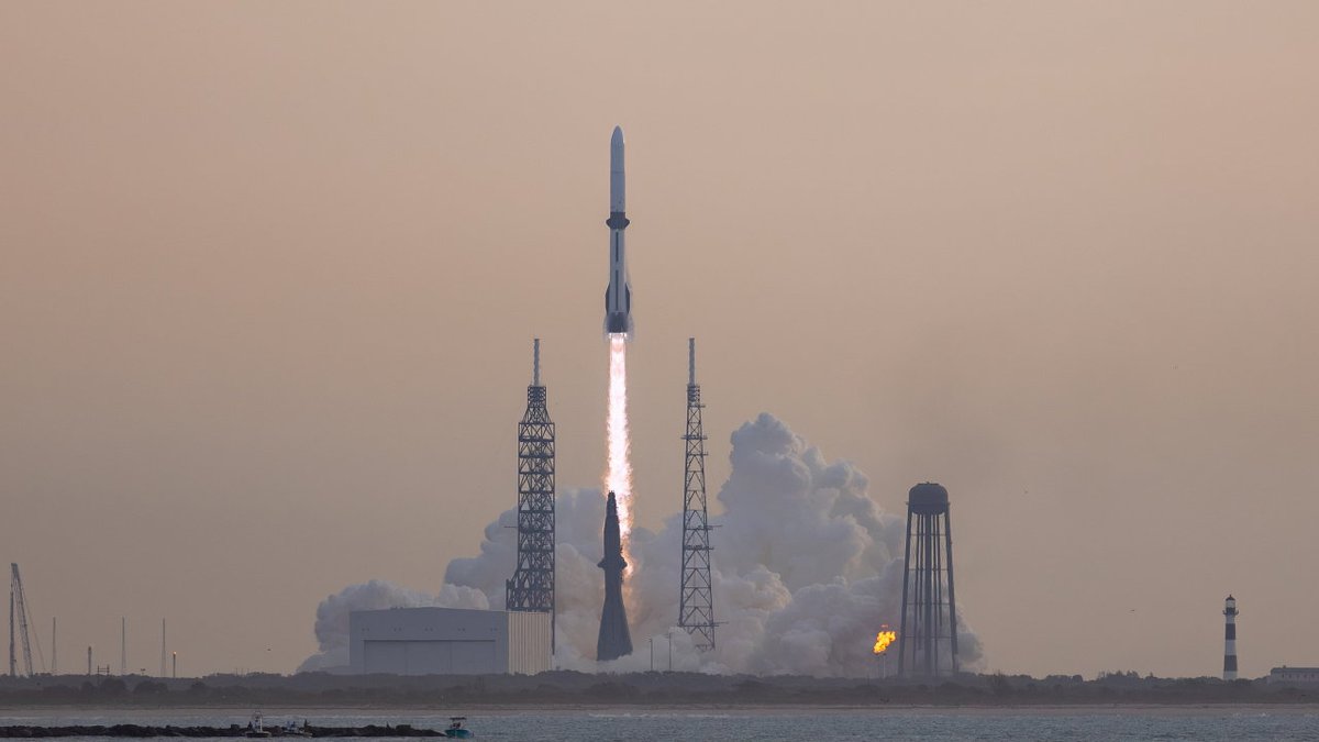 businessamfr's tweet photo. Blue Origin réutilise pour la première fois la fusée New Glenn lors d’une mission spatiale partiellement ratée https://t.co/lV2PFLnhDE #BlueOrigin #NewGlenn #Espace #Technologie #ExplorationSpatiale https://t.co/15FzRHMHmD