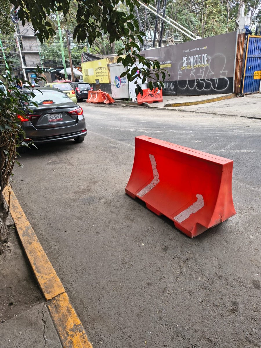 hengracia's tweet photo. Obras consentidas @ClaraBrugadaM @MetropolisCDMX @AlcaldiaBJ_CDMX @coclaudiacortes @Cocove_MX @Vecinosgralanay @Veronica_Anzures @Torreunion1 @ColoniasdeBJ #SquareCoyoacán San Felipe 33, #SantaCruzAtoyac Cierra vialidad, aparta lugares #Corrupción  #CartelInmobiliario https://t.co/y633QCsbwl
