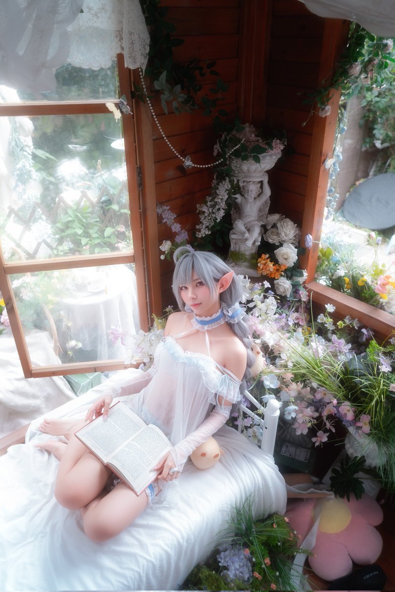 windowleong's tweet photo. 在布满花的小屋里寻找真正的你

很漂亮的影棚，非常出片，就是有点多蚊啊

FujiFilm XT20
TTArtisan AF 17mm f1.8 Air

MD
@暮Coki 

碧蓝航线COS

#碧蓝航线 #二次元摄影 #二次元是现实的魔法 #人像摄影 #铭匠17mm #富士相机 #富士xt20 https://t.co/redOrIuOAn