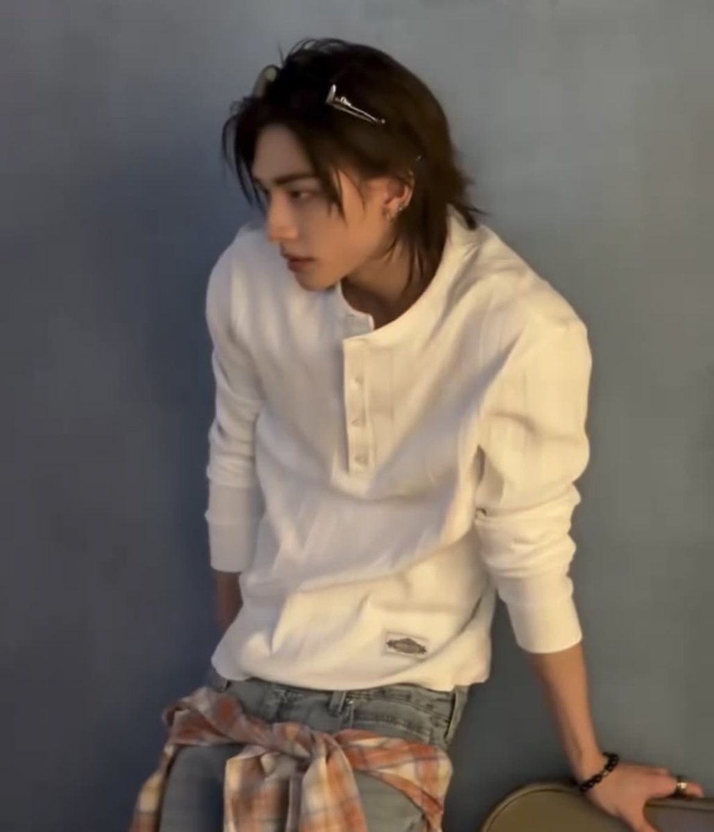 hxnjxnnnn's tweet photo. Can we talk about his beautiful side profile https://t.co/S9t8mY5de2
