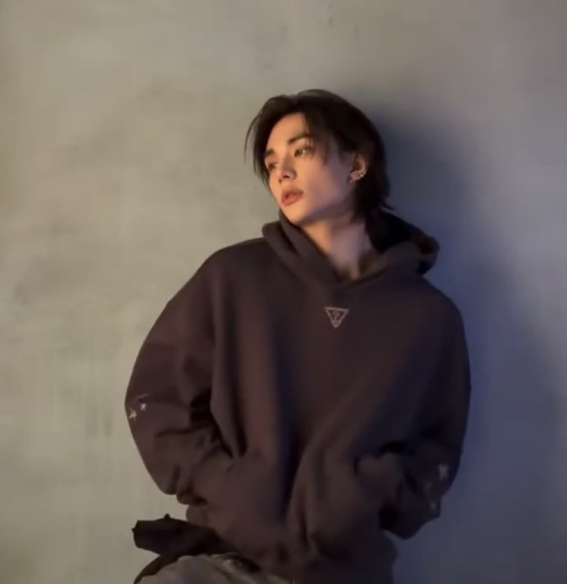 hxnjxnnnn's tweet photo. Can we talk about his beautiful side profile https://t.co/S9t8mY5de2