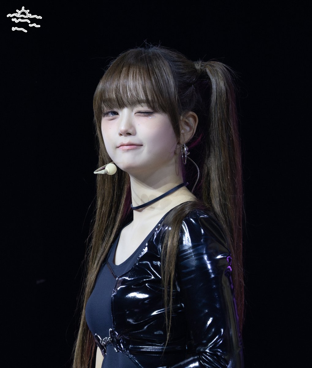 251124 u da real art #트리플에스 #tripleS #서아 #SeoAh