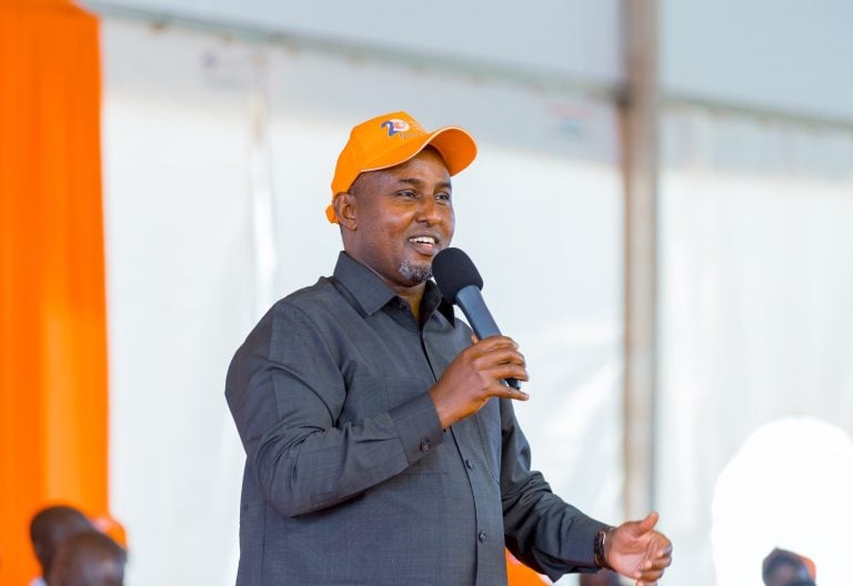 lezekieln2's tweet image. Junet Mohamed takes a swipe at Rigathi Gachagua, defending Orange Democratic Movement (ODM).
Politics or performance? 🤔
Kenyans want results—not rhetoric.
#KenyaPolitics #ODM #Leadership