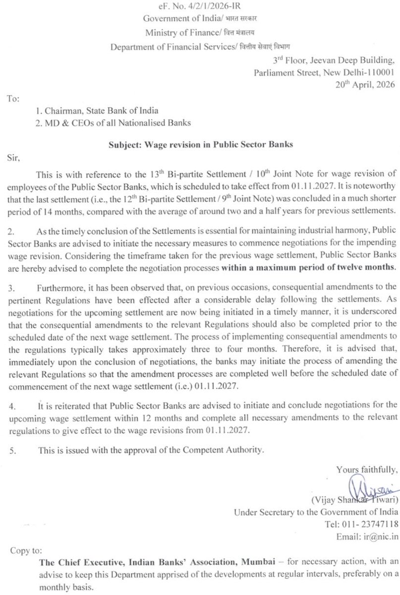 An appeal to union leaders:

Keep in mind,
the fate of lakhs of bankers is in your hands.

Five day banking is still pending.
Pay scales are not even at par with the industry.

Do whatever you want.
Eat as many samosas as you like.

But this time,
don’t backstab your members.