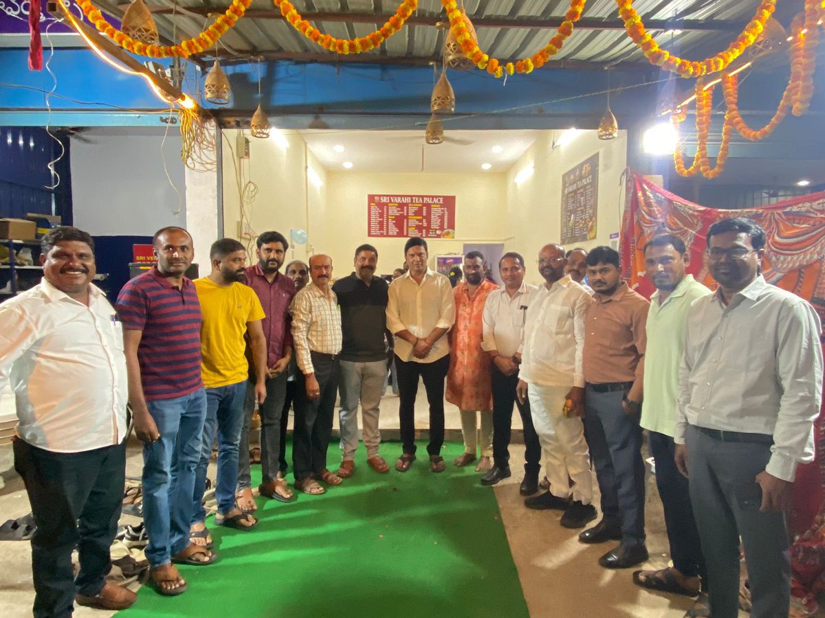 MarriRajasekar's tweet image. Inaugurated Sri Varahi Tea Palace at Srinivasika Colony, Jonna Banda ICE Factory Main Road, Alwal.

Wishing the team great #success &amp;amp; hoping it becomes a favorite spot for the community to gather over a refreshing cup of tea.