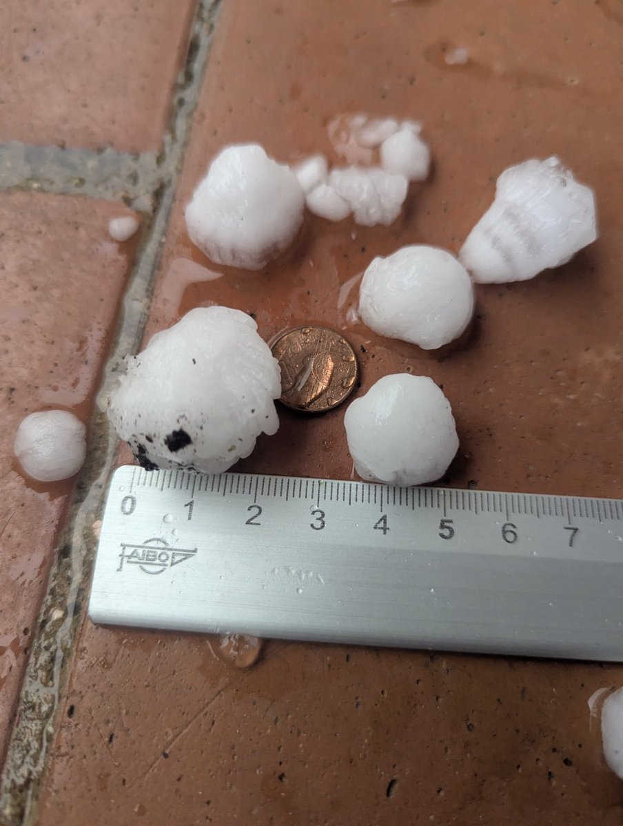 Pedra a Arbúcies de fins a 2 cm. #meteocatpedra