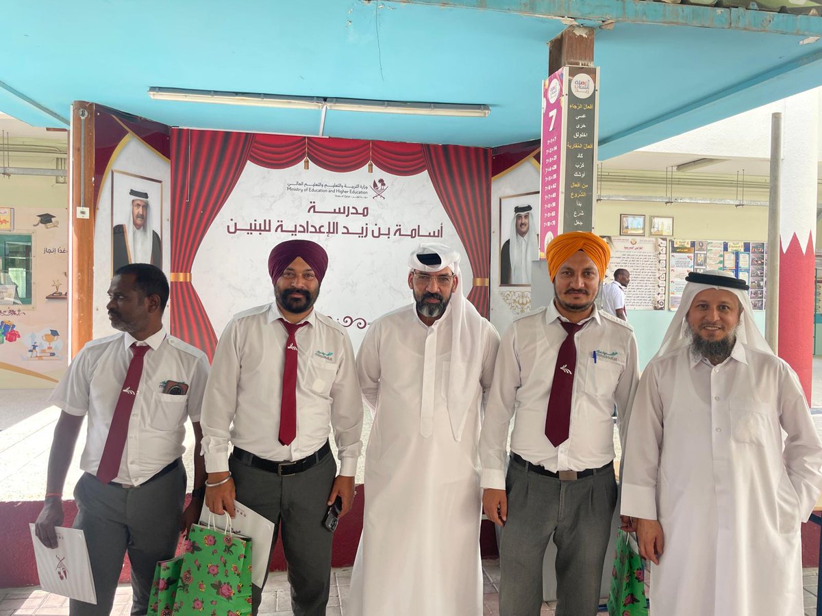 obzschool's tweet photo. كرّمت إدارة المدرسةهذا اليوم الاثنين الموافق 2026/4/20 سائقي الحافلات المدرسية تقديرًا لالتزامهم بإجراءات الأمن والسلامة ودورهم الحيوي في حماية الطلبة.
ويجسّد هذا التكريم تقدير الإدارة لجهودهم وإيمانها بأهمية دورهم في منظومة العمل المدرسي . https://t.co/gfwulzACj0