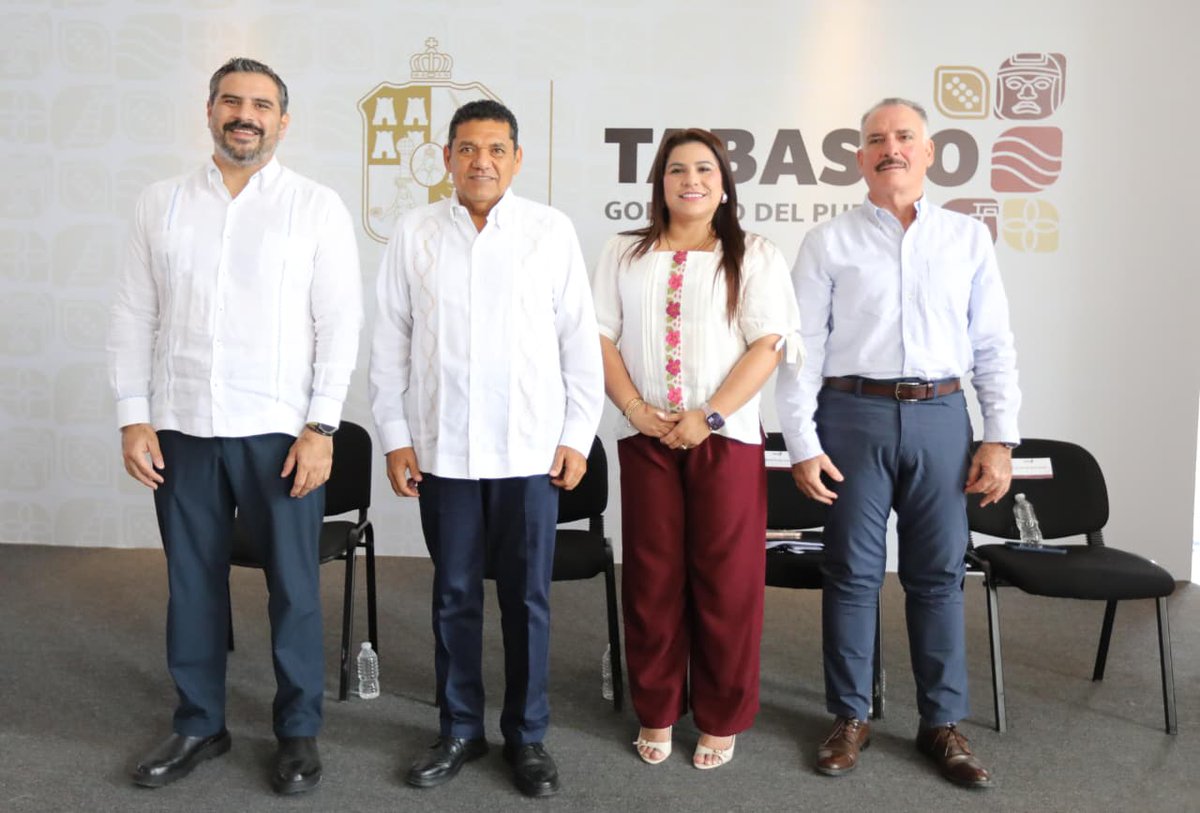 Seguimos cumpliendo el compromiso de preservar lo más valioso para las familias tabasqueñas: la salud. Por eso, hoy dimos a conocer las acciones puntuales que llevamos a cabo en el Gobierno del Pueblo, para cuidar a la población. 

Dengue, Sarampión y Semana Nacional de
