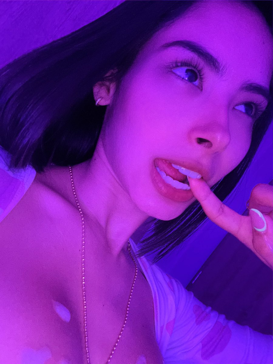 Danielabuiles_'s tweet photo. Que rico está humedad 🤤🤤 https://t.co/sKvHrQ24rR