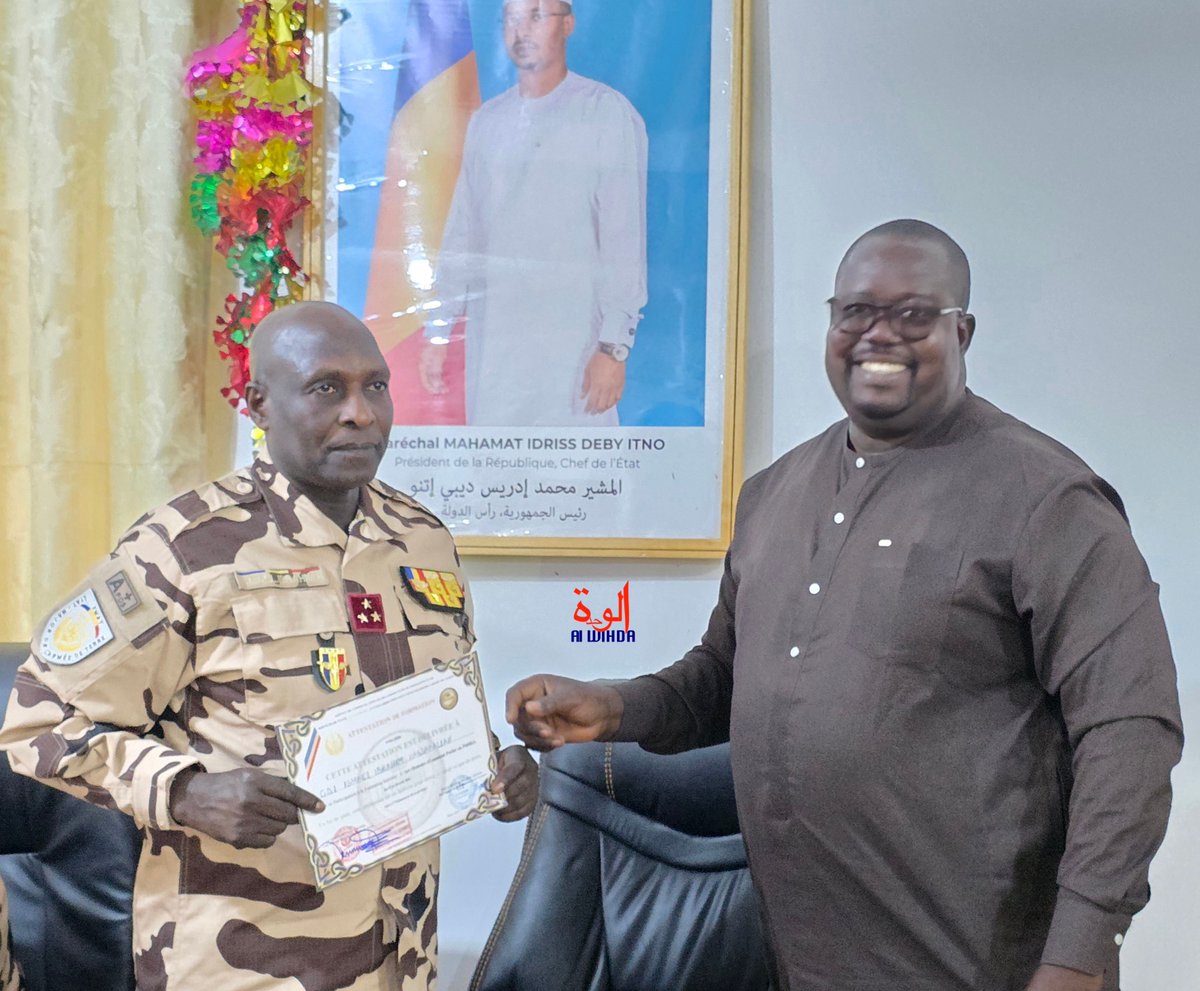alwihdainfo's tweet image. #Tchad : cérémonie de clôture de la formation et de remise des attestations de fin de formation aux éléments de l’état-major de l’Armée de terre, portant sur les thèmes suivants : l’art oratoire, la correspondance administrative et la gestion des conflits en milieu militaire.