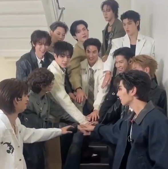 punch 𝜗𝜚˚⋆ tweet media