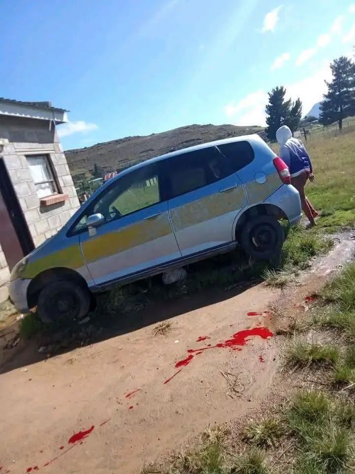 A man has stabbed a his wife and her boyfriend today in KZN after he found them busy having unprotected sex on his bed in his house.

The he got married to the bride just 2 months ago 😭💔🤦🏽‍♂️