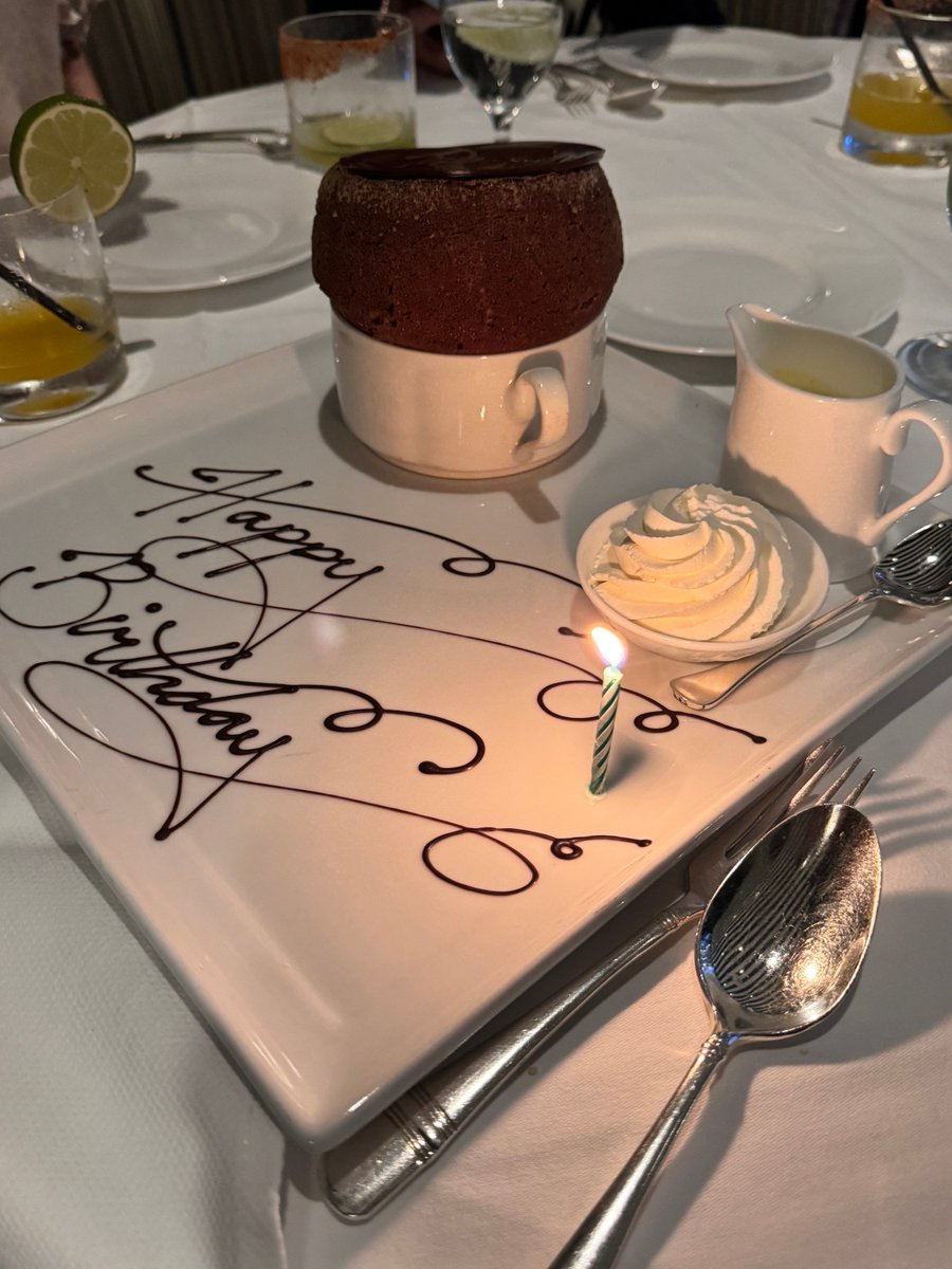 Sekspirden's tweet photo. #BeverlyHillsHotel #BeverlyHills https://t.co/VuGm2T2Bzr