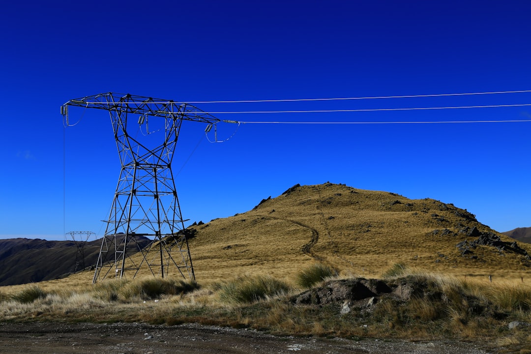 CryptoNarrativa's tweet image. Las empresas de energía en UK empiezan a ver la minería de Bitcoin como ingreso extra, no como negocio principal. Es como un agricultor que alquila su terreno para paneles solares sin dejar de cultivar.

#Bitcoin #Mining #crypto