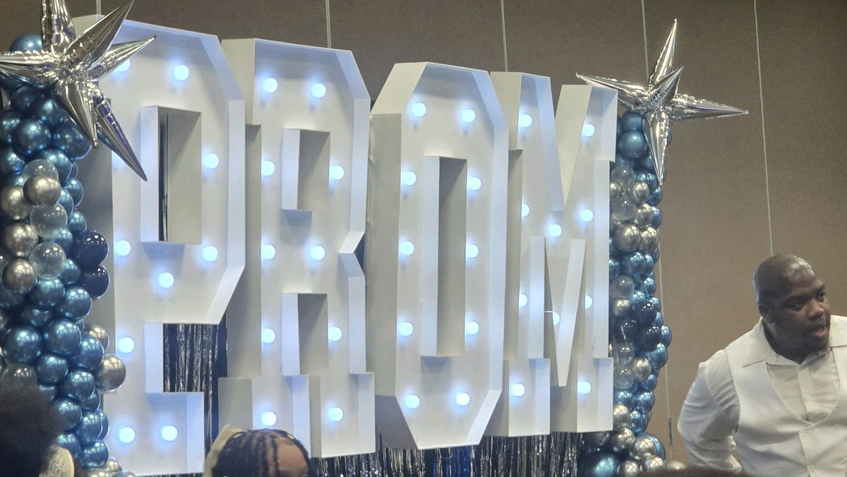 DCSDHorizon's tweet image. A night filled with joy, laughter, and celebration at ID Prom 2026! ✨
Grateful to be part of a community that ensures every student is seen, valued, and celebrated. 💙
#BlingAndBrilliance #Inclusion #HorizonStrong