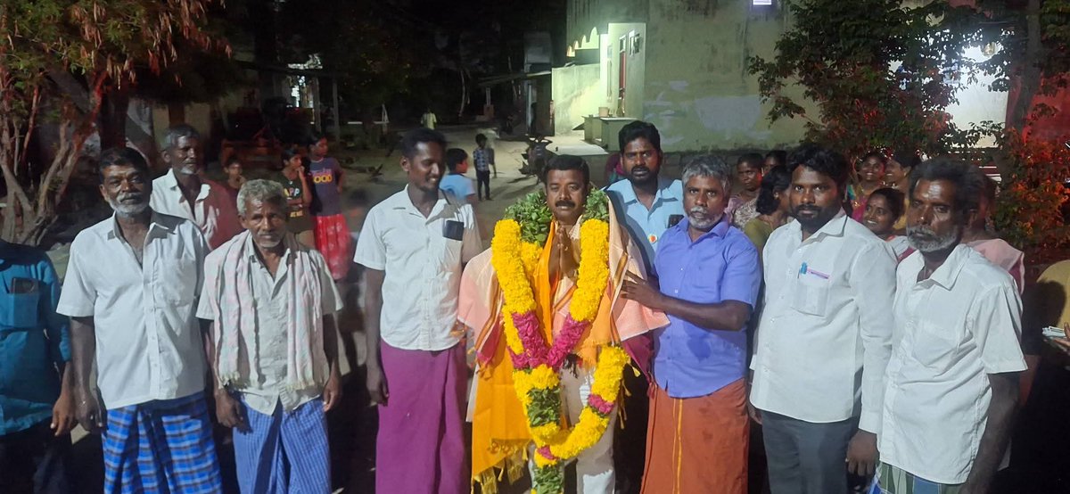 PMKSholinghur's tweet photo. #சின்னபாராஞ்சி கிராமத்தில்  ஓட்டு சேகரிக்கும் பொழுது..
#AnbumaniRamadoss
#சோளிங்கர்
#Sholinghur
#PMK
#பாமக
#NDA
#அதிமுக
#AIADMK
#மாம்பழம்
#VoteForMango https://t.co/myLyv6uRuO