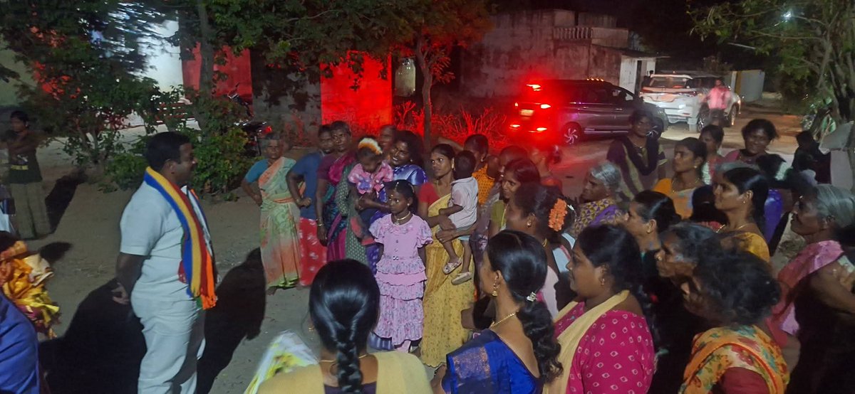 PMKSholinghur's tweet photo. #சின்னபாராஞ்சி கிராமத்தில்  ஓட்டு சேகரிக்கும் பொழுது..
#AnbumaniRamadoss
#சோளிங்கர்
#Sholinghur
#PMK
#பாமக
#NDA
#அதிமுக
#AIADMK
#மாம்பழம்
#VoteForMango https://t.co/myLyv6uRuO
