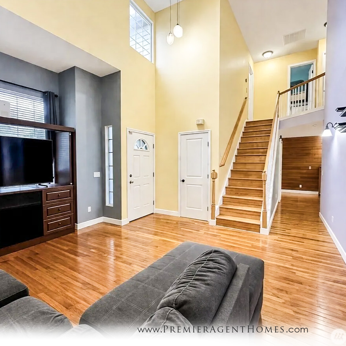 PremierAgentN's tweet image. ** New Listing **
2971 Sprague St, Port Orchard, WA 98366 | $550,000
SFR | 3 Beds • 2.5 Baths • 1,631 sqft • 5,663 sqft lot
Listed by Yazmin Mendoza with Premier Agent Network Washington

#PortOrchard  #WA #Washington #WashingtonHomes #SingleFamily #PremierAgentNetwork