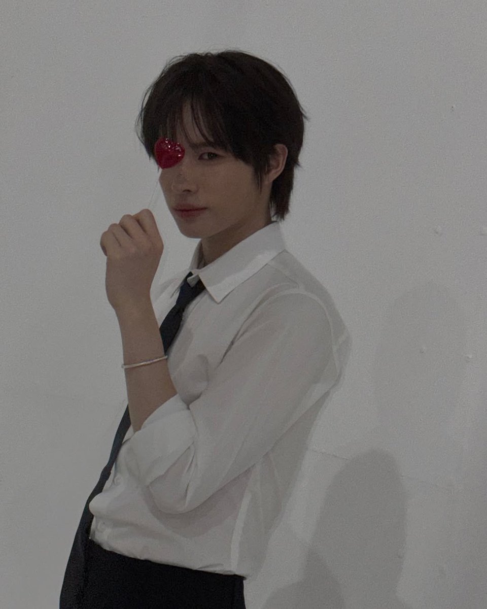 TWS_FRANCE's tweet image. 「 20.04.26 - INSTAGRAM 」

Post de #KYUNGMIN :
› "🌸🌷🌻🌹🌼"

🎵 brb. • dandelions

#경민 #TWS #투어스 #247WithUs @TWS_PLEDIS