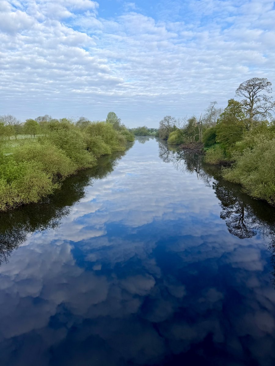 AximExchnge's tweet photo. @Hudsonweather cracking pics of the river reflections this morning, perfect conditions, cheers Dan Connew https://t.co/ztOkatGOvf