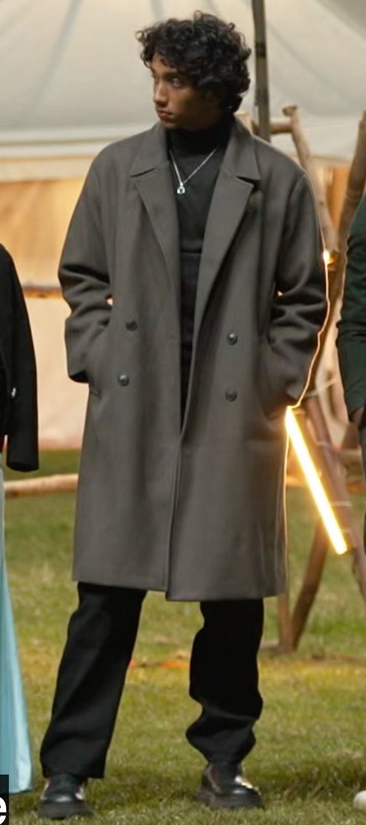 hate it when a bitch I dont like serves