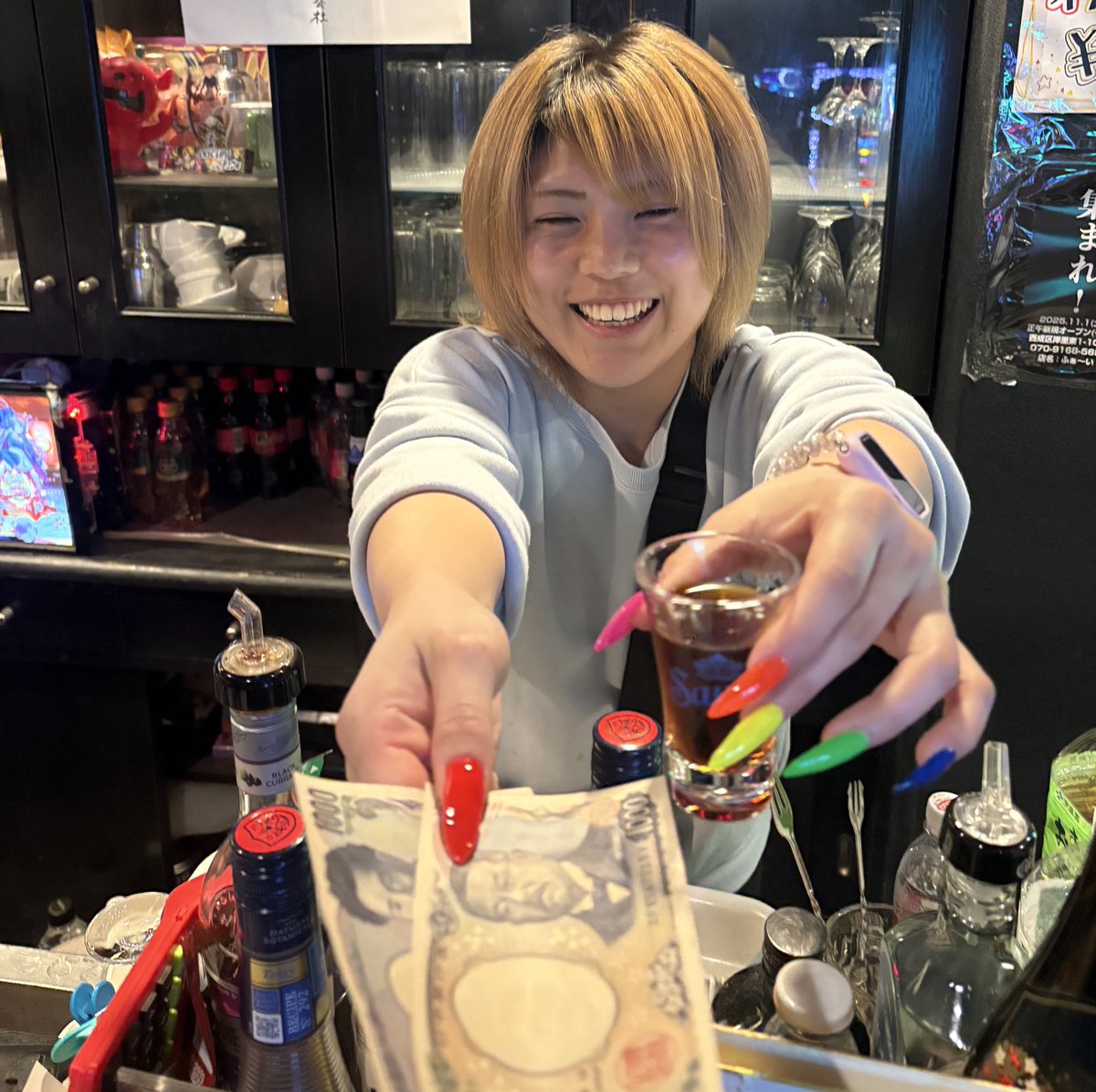 系列で自腹でミラクルハイテンション（イエテキ）してます先輩があまりにもいい笑顔です