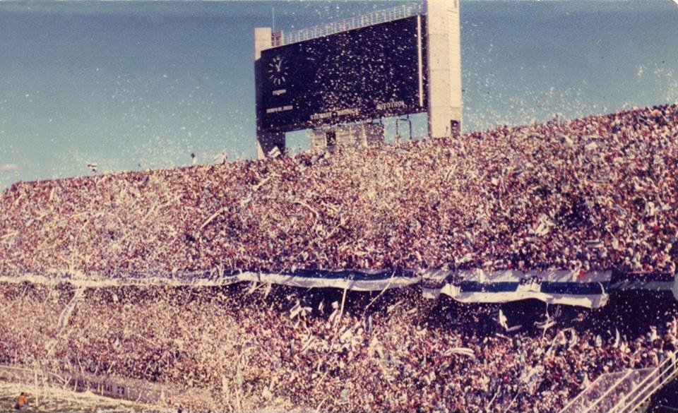 CallegariAlbert's tweet image. Cuando solo salían campeones los 5 grandes y solo asomaban la cabeza unos pocos que se atrevían a desafiar su poderío futbolístico, ganándoles campeonatos de 40 fechas y arbitrajes en contra.
Hoy, es más fácil acceder a títulos y estrellitas.
Aprendan historia.
#Respect
#Quilmes