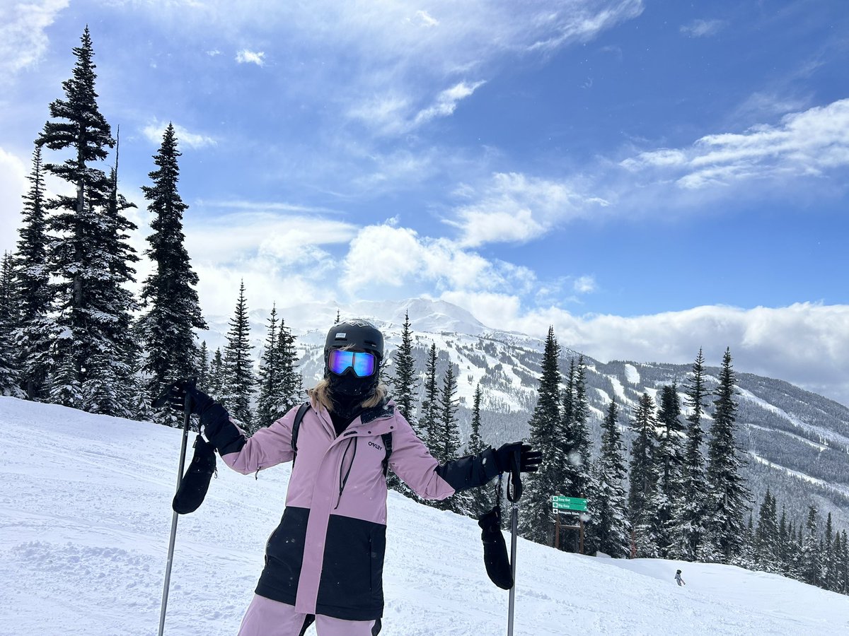 itsrosa_grace's tweet photo. Whistler was fkin lit 🔥 https://t.co/tbiVKiJ9Kt